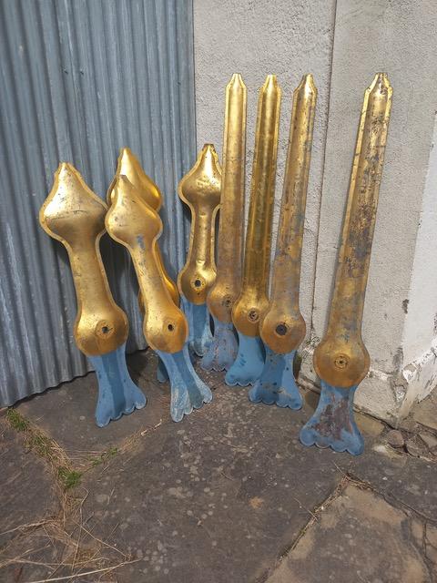Hands ready for gilding